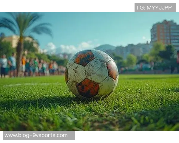 温馨足球:在绿茵场上播撒友谊与爱的种子,共享快乐与团结的美好时光 温馨足球:在绿茵场上播撒友谊与爱的种子,共享快乐与团结的美好时光